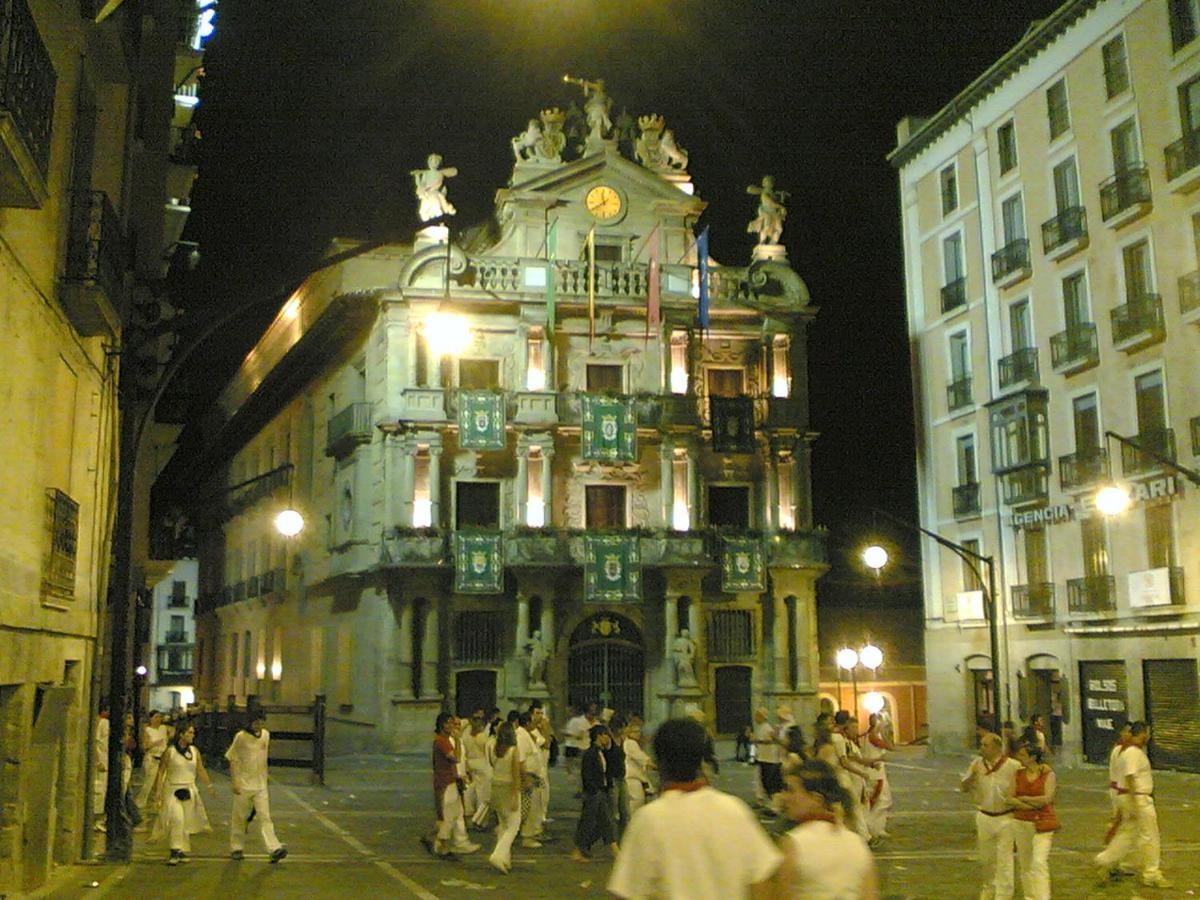 Calle Ansoleaga A 100 Mts Del Ayuntamiento ปัมโปลนา ภายนอก รูปภาพ